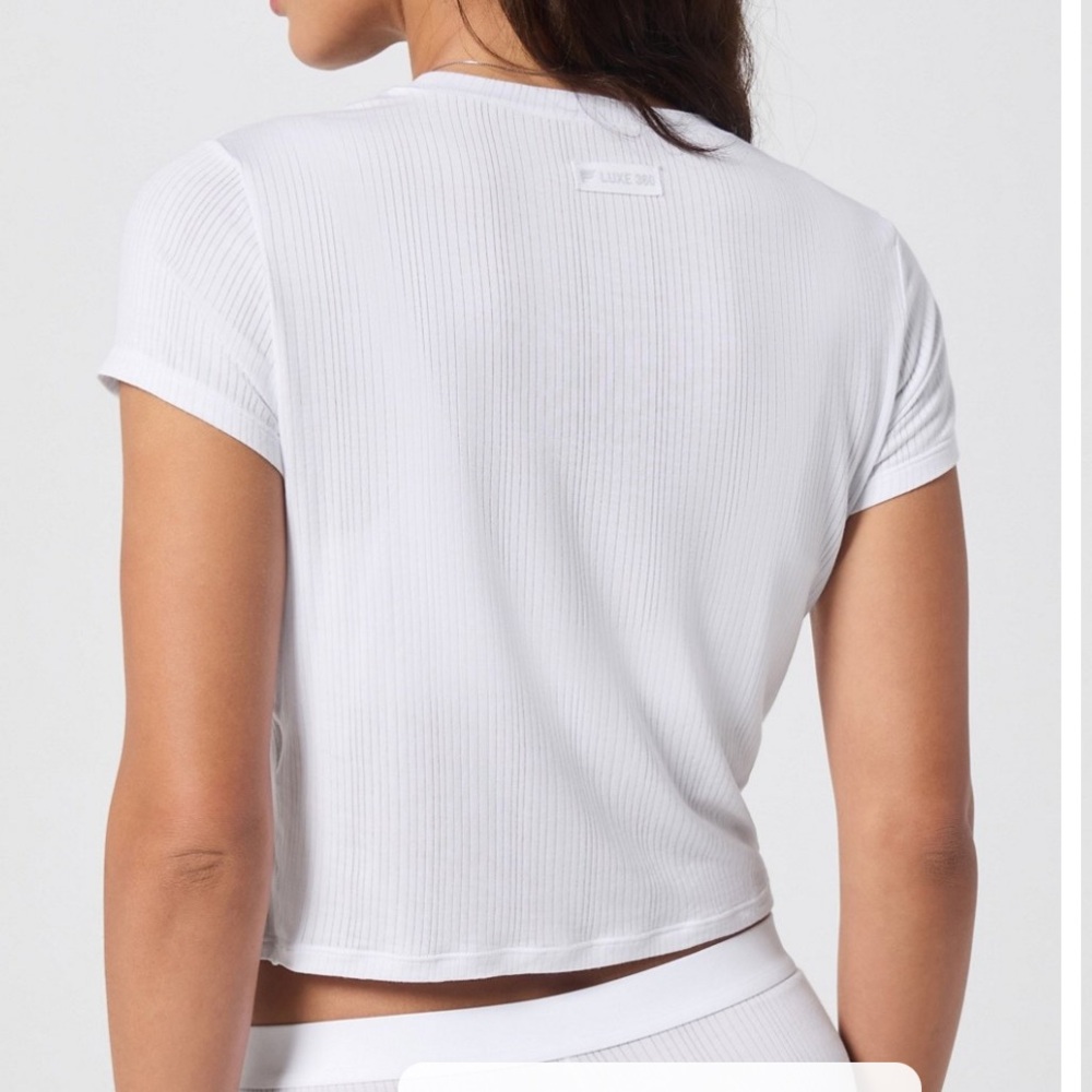 Fabletics luxe 360 tee - image 2